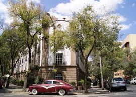 IH Mexico City - Gebäude mit Auto